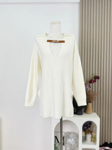 ชุดเดรสถักแบบสวมหัวผ้าฝ้ายโพลีเอสเตอร์ ทรงหลวม คอวี สีขาว แขนยาว ปกติ ใส่สบาย ฤดูใบไม้ร่วง 2025 สำหรับผู้หญิง