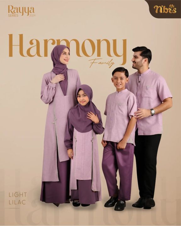 Ол маған колготкидегі аяқтарын жалап, иіскеді.