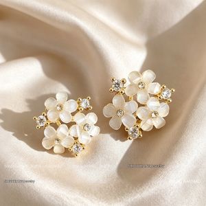 Simple Floral Stylish Earrings Gold No Earhole