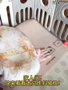 Baby Feeding Lying Pillow Soothing Pat Sleep Dual Function 15° Anti-Spit Milk Design