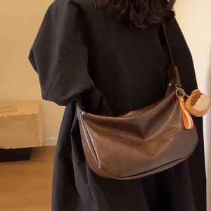 ELACCENT กระเป๋าสะพาย กระเป๋าสะพายผญ กระเป๋าสะพายข้างของผู้หญิง กระเป๋าสะพายผู้หญิง ใหม่ฤดูใบไม้ร่วงและฤดูหนาวย้อนยุคแนวแฟชั่นความรู้สึกกระเป๋าทรงเกี๊ยวอาวุโสของทุกอย่างบนไหล่ข้างหนึ่ง กระเป๋าสะพายข้าง