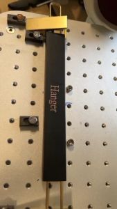 Money comes มีแทบกันลื่นพร้อมตะขอสีทอง ไม้แขวนเสื้อไม้เนื้อแข็งสีดำและชั้นวางกางเกง 10cm (3 ชิ้น/ 6 ชิ้น)