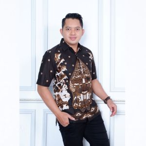 Baju Batik Pria Lengan Pendek Full Furing Motif Wayang Tumpuk Hitam