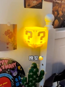 【ST05】โคมไฟมาริโอ้ ดีไซน์เหมือนในเกมมาริโอ้ มีลำโพงในตัว เปิดไฟด้วยระบบสัมผัส  ลำโพงในตัวด้านล่าง มาพร้อมเสียงเอฟเฟคสุดมันส์ เพียงกด/แตะ ด้านบน ไฟตกแต่ง