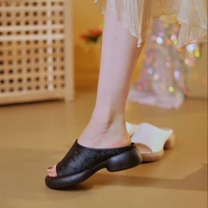 รองเท้าแตะหนังแท้สวมใส่สบายสำหรับผู้หญิง รองเท้าแตะแบบสวมส้นแบน พื้นนุ่ม สไตล์ย้อนยุค รองเท้าแตะแบบสวมสบายสำหรับกลางแจ้งในช่วงฤดูร้อน