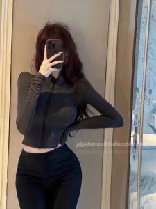 เสื้อสเวตเตอร์คาร์ดิแกนโยคะทรงเข้ารูปสั้นเซ็กซี่สำหรับผู้หญิงวัย 18-24 ปี ฤดูใบไม้ร่วง 2025 เสื้อคลุมกีฬาสตรีสีพื้นแขนยาวคอปกตั้ง