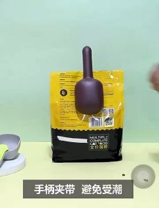 Cat Food shovel Dog Food Shovel Pet Shovel Multifunctional Portable Spoon feeder With Sealed Bag