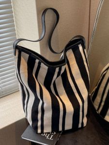 Casual Large Capacity Canvas Shoulder Bag Womens 2025 New Korean Style Shopping Commuter Bag Versatile Crossbody Tote Bag