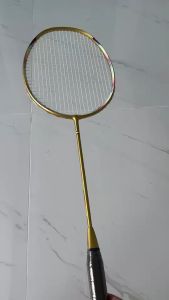 ไม้แบดน้ําหนักเบาสีทอง Racket badminton เล่นเกมได้ทั้งรุกรับ