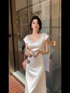 ชุดเดรสยาวผ้าซาติน ไหมอะซิเตทสำหรับผู้หญิง แม็กซี่เดรสผ้าซาตินเข้ารูปสุดหรูหรา