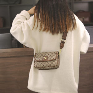 Trendy Wide Strap Womens Bag 2025 New Style for Walking Mobile Phone Versatile Autumn Winter Crossbody Handbag