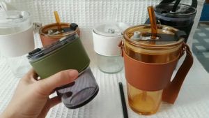 Ly Thuỷ Tinh Bọc Da Cách Nhiệt 450Ml Có Nắp Đậy Kín Hơi Tặng Kèm Ống Hút Thủy Tinh Cao Cấp