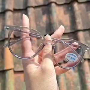 Kacamata Photocromic Wanita Pria Fashion Anti Radiasi Lensa Transaparan Sunglasses PLARTP06