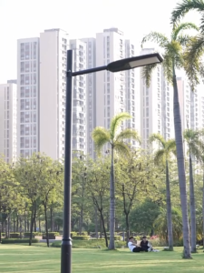 MODI โคมไฟถนนโซล่าเซลล์ ไฟพลังงานแสงอาทิตย์ ไฟภายนอกอาคาร ไฟถนน 30W100W200W ระบบสว่างค้าง+เซนเซอร์ Solar street light กันน้ำกันฝุ่น IP65