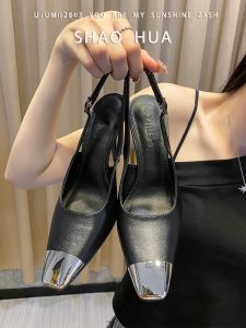 รองเท้าส้นสูงขนาดใหญ่สําหรับผู้หญิง สีดำ เท้ากว้างหัวเหลี่ยม เซ็กซี่ ทันสมัย สไตล์เกาหลี รองเท้าแตะแบบสวมตัดต่ําสําหรับใช้ประจําวัน