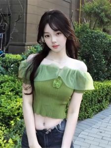 เสื้อยืดแขนกุดคอวีสีเขียวสไตล์ฝรั่งเศสย้อนยุค ดีไซน์ดอกไม้ 3 มิติ สำหรับผู้หญิง ช่วงฤดูร้อน เสื้อสั้นทรงเข้ารูป