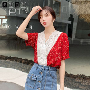 QKKshop ยืนหนึ่ง เสื้อแฟชั่นแต่งลายฉลุตรงคอ เพิ่มกิมมิคด้วยลายจุดสีขาว มี 2 สีสุดกร้าวใจ ใส่แล้วให้ลุคคุณหนู เรียบหรูดูแพง