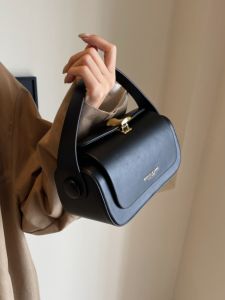 กระเป๋าสะพายข้างทรงสี่เหลี่ยมเล็กหรูหราสำหรับผู้หญิง กระเป๋าสะพายข้างแบบสะพายไหล่ข้างเดียวสำหรับการเดินทาง กระเป๋าถือแบบอเนกประสงค์ ดีไซน์ไม่ซ้ำใคร กระเป๋าสะพายข้าง PU ขนาดเล็ก สไตล์สตรีท ปิดด้วยซิป