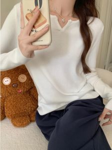 2024 ฤดูใบไม้ร่วง ชิค แขนยาวถัก คอวี เสื้อฐาน ผู้หญิง สวมใส่ด้านใน เรียบง่าย สไตล์ Commuter เวอร์ชั่นเกาหลี สลิมฟิต เสื้อท่อนบน