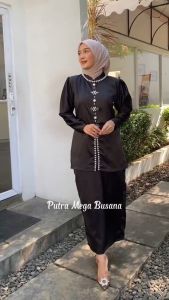 Syema Couple Oneset Baju Kurung Melayu Mix Payet Setelan Wanita dan Kemeja Batik Kondangan Terbaru