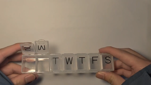 กล่องตลับยา 7 ช่อง กล่องใส่ยา กล่องยาสัปดาห์ เก็บยา 7 ช่อง กล่องยาพกพาสำหรับเดินทาง คละสี