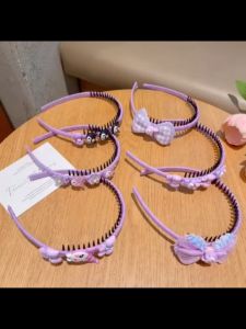 Tali Rambut Ikat Kepala Kuromi Kanak Kanak Perempuan Hiasan Rambut Kartun Comel Pengikat Rambut Tidak Sakit Kepala Aksesori Budak Kuromi Hairband Broken Hair Headband Headdress Kids Girl 发箍女儿童小女孩碎发整理神器宝宝卡通头箍不伤发发捆头饰库洛米 H366