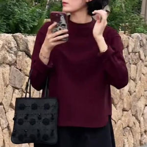 UYFY | เสื้อสเวตเตอร์คอกลมแขนยาวสีแดง ทรงหลวม ไซส์ใหญ่ เสื้อผ้าทำงานฤดูใบไม้ร่วง ทรงเข้ารูป แฟชั่นลำลอง สำหรับผู้หญิง