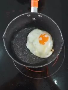 (จัดส่งจากกรุงเทพ)หม้อเคลือบหินอ่อน ถูกและดี กระทะเคลือบหินอ่อน กระทะเทฟล่อน หม้อเซรามิค ไม่ติดก้นหม้อก้นกระทะ ใช้ในครัวเรือน 22cm แบรนด์ใหม่และของแท้