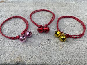 kalung kucing prusik merah 2 lonceng warna warni