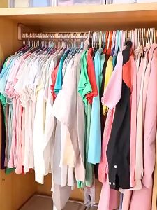 พลาสติกจัดระเบียบเสื้อผ้า เวลาจะใช้หยิบง่าย ไม่ทำให้ผ้ายับ