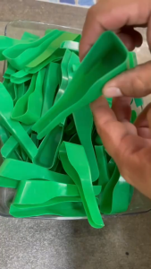 ช้อนตักอาหารนก สีเขียว เกรดหนา ช้อนตักอาหารนก นกกรงหัวจุก นกสวยงาม นกแก้ว