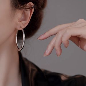 Exaggerated Silver Hoop Earrings Womens Simple Circle Fashion Jewelry Bright Shine Ear Cuff Design Sensation High-End Feel