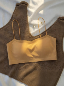 Seamless Thin Backless Bra Womens Summer Vest Style Strapless Bra Nylon Material Full Cup Gathered Design No Walk Light