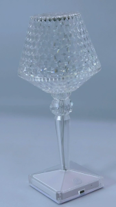 Crystal Table Lamp โคมไฟตั้งโต๊ะคริสตัล ทรงแก้ว | by ChillPulse