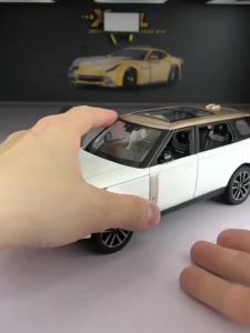 1:24 Land Range Rover Model Toy Cars SV 2022 Alloy Diecast Pull Back 6 Doors Opened Sound Light Simulation SUV for Kids Gifts