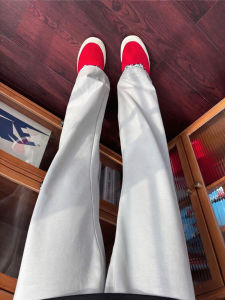 กางเกงวอร์มกีฬาขาตรงสีขาวสำหรับผู้ชาย กางเกงวอร์มฤดูใบไม้ร่วง กางเกงวอร์มลำลองสำหรับเล่นบาสเก็ตบอลและวิ่ง กางเกงวอร์มสำหรับออกกำลังกาย ทรงยาว ทรงตรง