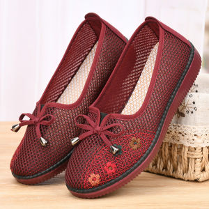 รองเท้าผ้าปักลายดอกไม้สไตล์ปักกิ่งโบราณสำหรับผู้หญิง ฤดูใบไม้ผลิและฤดูร้อน ระบายอากาศได้ดี กันลื่น รองเท้าแม่ รองเท้าผ้า