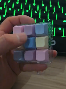 1/4/9 Keys Mini Keyboard Keychain Toy Colorful Light-Up Version Led Decompression Keycap Button Toys