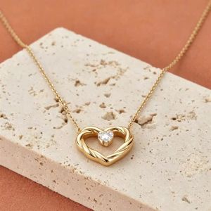 JeeMango Nữ Hợp Thời Trang Hình Trái Tim Đính Đá Cubic Zirconia Màu Vàng Thép Không Gỉ Mặt Dây Chuyền Trang Sức Cho Tiệc Và Trang Sức Hàng Ngày