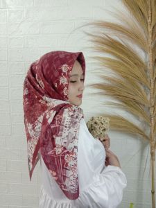 Kerudung segi empat faulla Lilac/hijab Segi Empat VOAL Motif faulla lilac
