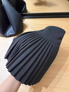 High Waist Thickened Woolen Plaid Half Skirt Womens plus Size Spring Autumn A-Line Short Skirt Anti-Light Walking Skirt