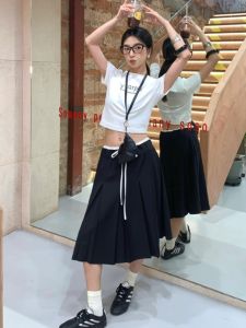 Retro Black Midi Skirt Womens 2025 Spring A-Line Gored Skirts Elegant French Style Slimming Pleated Skirts Commute Simple