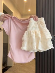 ชุดสองชิ้นสไตล์เกาหลีสุดน่ารักสำหรับผู้หญิงในช่วงฤดูร้อน ชุดกระโปรงสั้นสไตล์หวานและเผ็ดร้อน ชุดลำลองแฟชั่นสำหรับสาวๆ