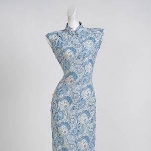 Áo Qipao Phong Cách Trung Quốc Cổ Điển Độc Đáo và Sang Trọng