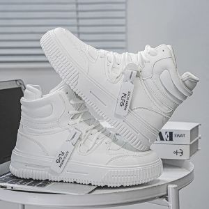 รองเท้าผ้าใบแฟชั่นใหม่สำหรับผู้ชาย นุ่ม สบาย ไม่ลื่น พื้นรองเท้าทนทาน ใส่ได้ทุกวัน สไตล์ลำลอง รองเท้าผู้ชายสไตล์ Preppy รองเท้าบูทข้อเท้าสำหรับฤดูหนาวและเล่นสเก็ต