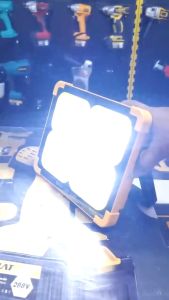 Lampu LED Multi-Fungsi & Tenaga Surya Portabel Dengan Garansi 30 Tahun