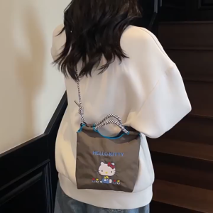 SEA YADOU กระเป๋าช้อปปิ้งที่เป็นมิตรกับสิ่งแวดล้อมปักลายแมว KT ใหม่กระเป๋าถือกระเป๋าสะพายไหล่สะพายข้างกระเป๋าใส่มือถือ Hello Kitty น้ำหนักเบา