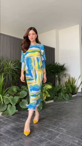 ชุดเซตผ้าอัดพลีทลอนถึ่ เนื้อสวย ไฮโซวว เสื้อแพตเทิร์น สวยเกร๋ ทรงคอปาดแขนยาว พิมพ์ลายกราฟฟิค 〽️〽️ เพิ่มความเกร๋กรุบ ด้วยกา