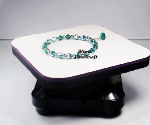 Gelang Tangan Wanita Swarovski / Gelang Swaroski Original Kristal Hijau Emerald 6 mm Rangkai Karet dan Stainless Tahan Karat Kado Hadiah Terbaru