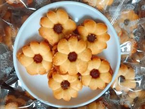 350gr Bánh Quy Hoa Mai Nhân khómnhập khẩu chính hãng Thái Lan Giòn giònchua chuangọt ngọtngontrọn vẹn hương vị.